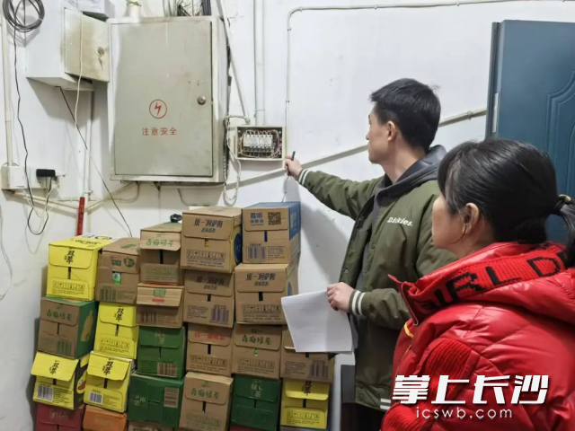 目前长沙各地正在积极开展“敲门行动”。 长沙晚报通讯员 李文供图