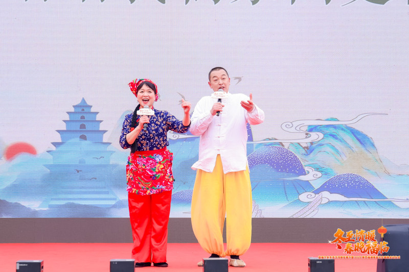 花鼓戏表演深受广大村民的欢迎。