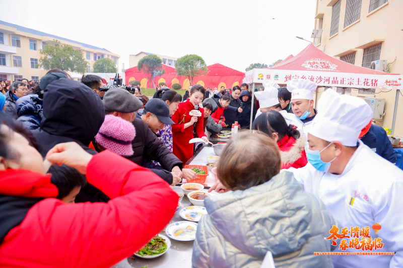 活动现场充满了欢声笑语。