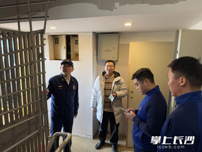 芙蓉消防在开展消防检查。 长沙晚报通讯员 谢梦嘉 摄
