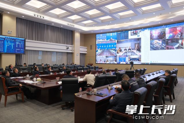 24日晚，长沙市组织2025年元旦“跨年迎新”安全管控演练。 市应急局供图