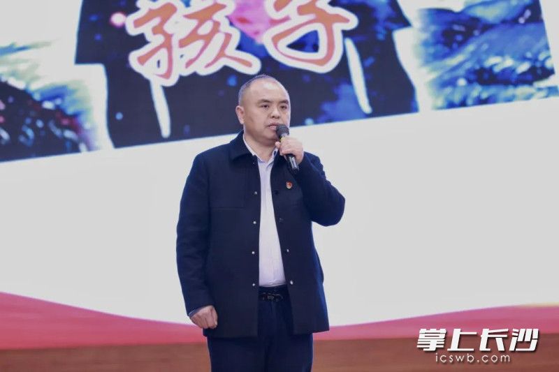 长沙航天学校党委书记陈全宝宣讲。