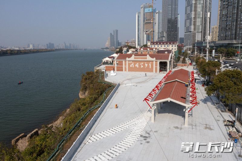 原有的“红辣椒”雕塑已经移走，紧邻的南湖水厂腾退了部分建筑并拆除了围墙。均为长沙晚报全媒体记者周数邑摄