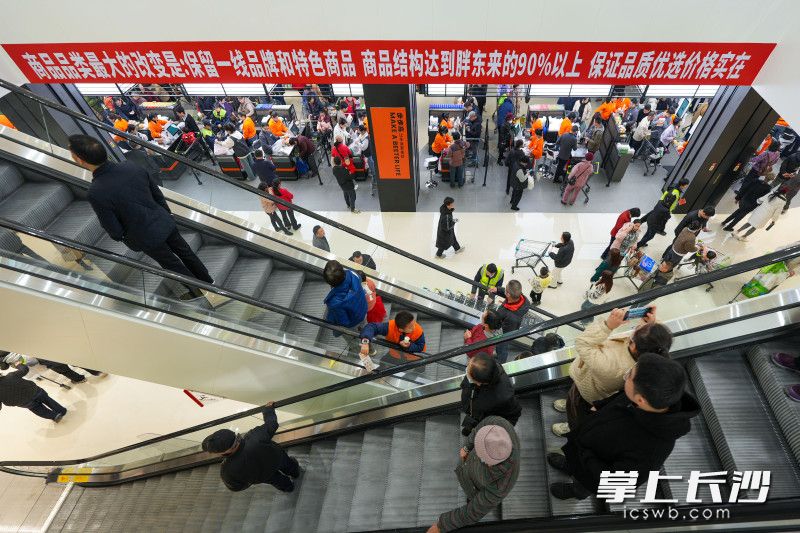 据了解,该超市商品品类最大的改变是:保留一线品牌和特色商品,商品结构达到胖东来的90%以上,保证品质优选价格实在。 据了解,该超市商品品类最大的改变是:保留一线品牌和特色商品,商品结构达到胖东来的90%以上,保证品质优选价格实在。