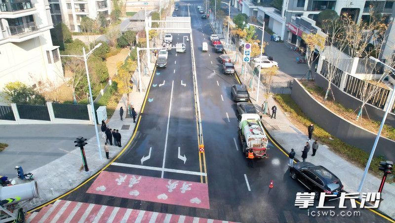 移交后，正式运行的志清路和豹山路大大缓解了长郡外国语实验中学周边的交通压力。