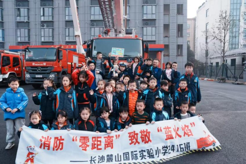 这次社会实践活动让同学们收获满满。