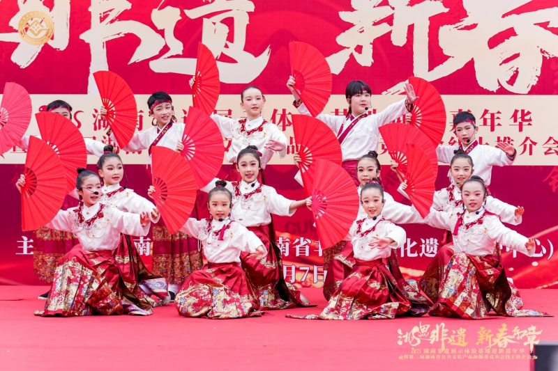 原创弹词花鼓表演节目《我把长沙唱给你听》。