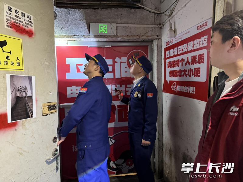 芙蓉消防在进行消防安全专项检查。 长沙晚报通讯员 谢梦嘉 摄