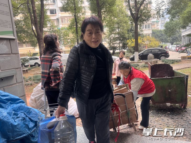 居民将可回收物源源不断送来。