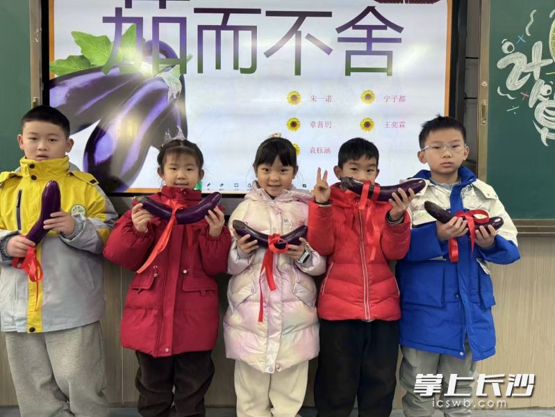 学生们纷纷立志，新学期要加倍努力，收获更多“胜利的蔬果”。