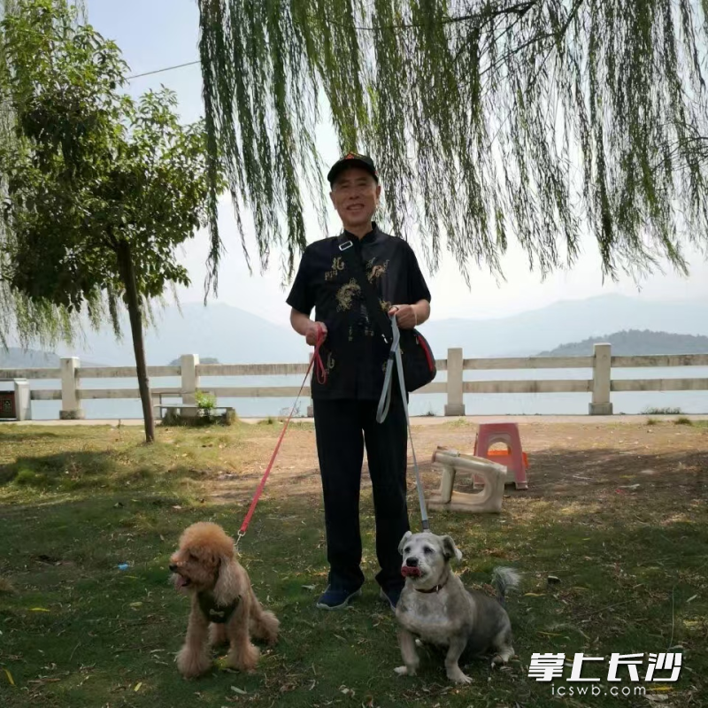 周五一为人善良，有爱心，乐于助人。