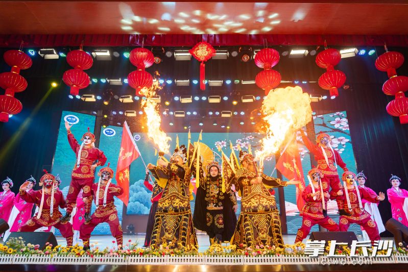 展示活动中，望城师生表演了一个个精彩的节目。