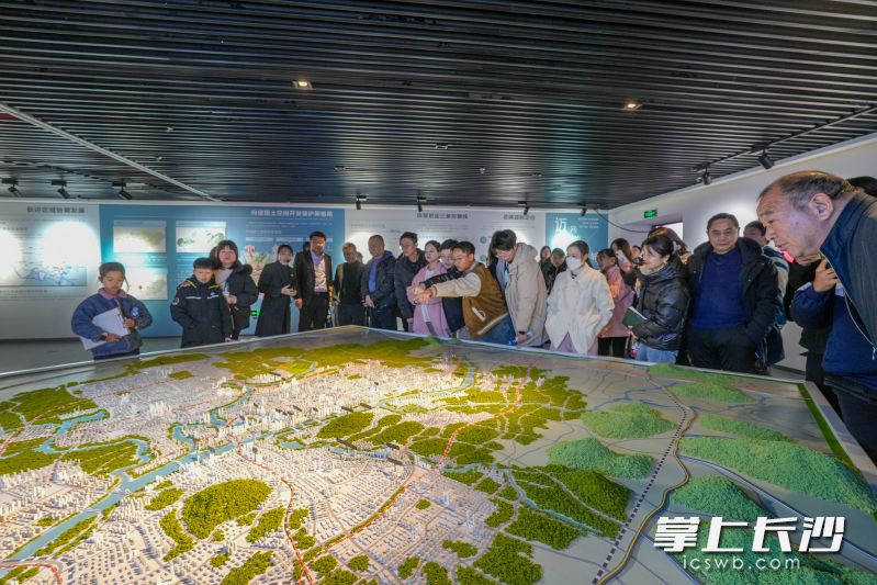《长沙市国土空间总体规划（2021-2035年）》成果展开展暨“城市+”公开课活动。均由长沙晚报全媒体记者 陈飞 摄