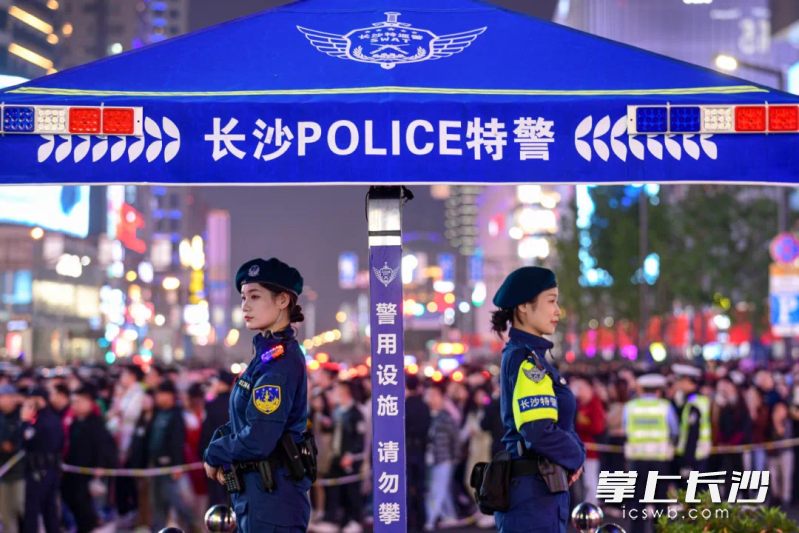 全市政法系统牢固树立“法治是最好的营商环境”理念,不断铸牢“最具幸福感城市”的根基。 长沙晚报通讯员 袁帅 供图 全市政法系统牢固树立“法治是最好的营商环境”理念,不断铸牢“最具幸福感城市”的根基。 长沙晚报通讯员 袁帅 供图