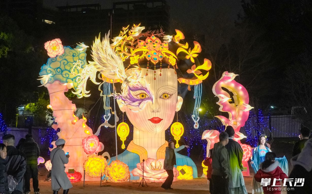 南郊公园“非遗过大年”活动现场人流如织。 均为长沙晚报全媒体记者陈飞摄