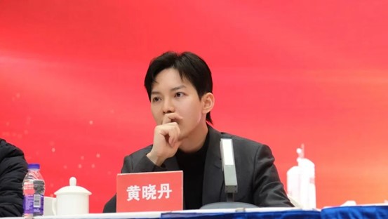 万家丽集团总经理黄晓丹作2024年年度总结报告