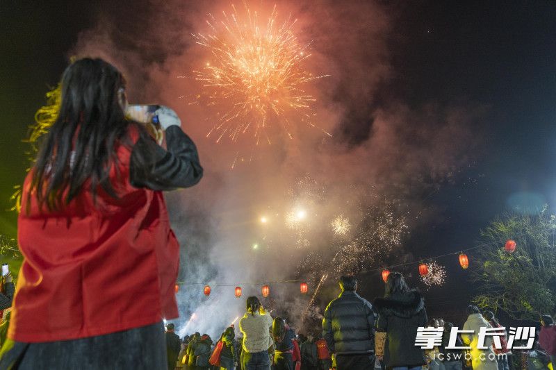 在长沙，一场场“村晚”持续点亮乡村文明。