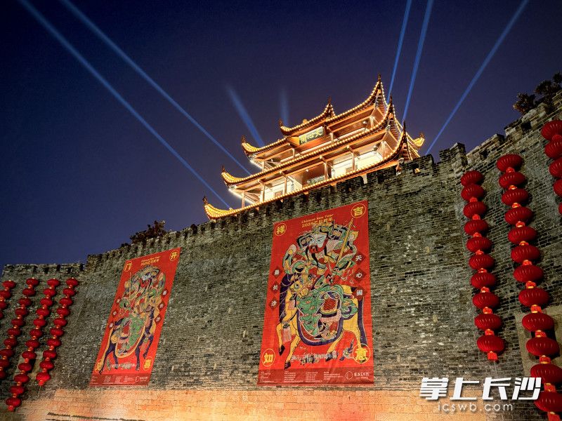 天心阁前。