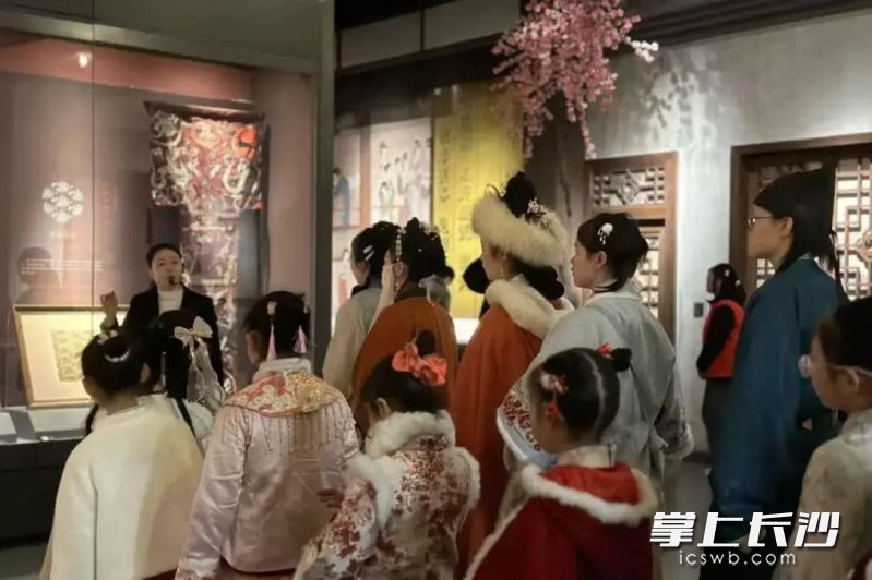 湘绣春节系列主题活动于1月1日至2月14日在湖南湘绣博物馆举行。 均为通讯员供图