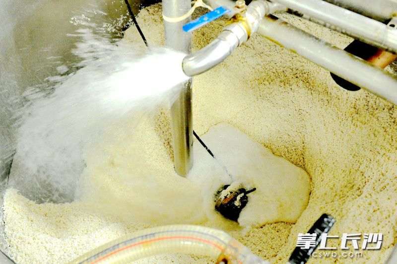 打浆机在打浆。