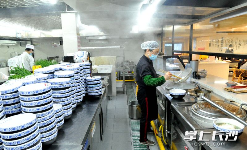 银洲米粉供应众多长沙网红米粉店。
