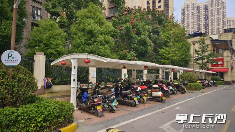 电动自行车有了新国标，将更好满足消费者日常使用需求。 长沙晚报全媒体记者 周小华 摄  