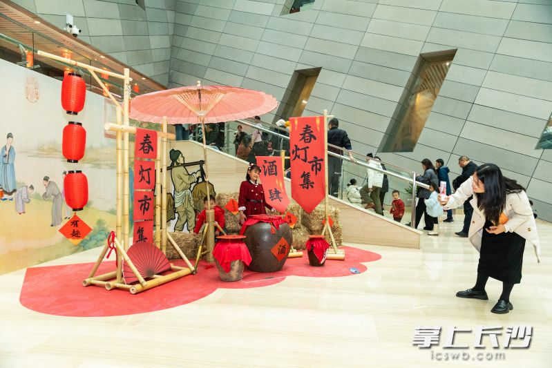 去博物馆已成为“过大年”的新风尚。 长沙晚报全媒体记者 董阳 摄 去博物馆已成为“过大年”的新风尚。 长沙晚报全媒体记者 董阳 摄