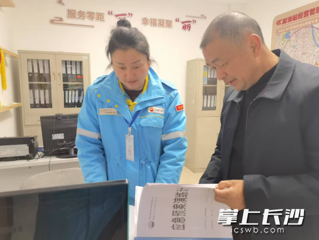 检查万家丽路中石油加油站。 检查万家丽路中石油加油站。