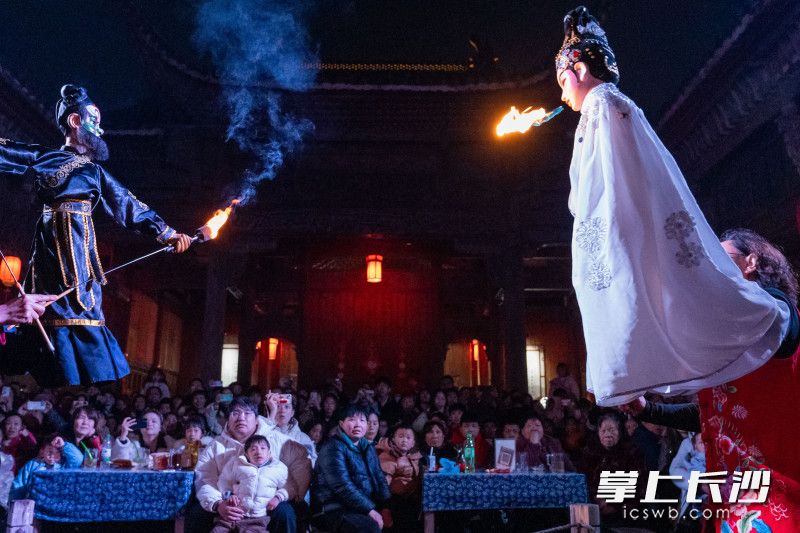 孝义木偶戏表演。