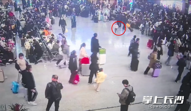 现场监控视频。 长沙晚报通讯员 蔡艺芹 供图