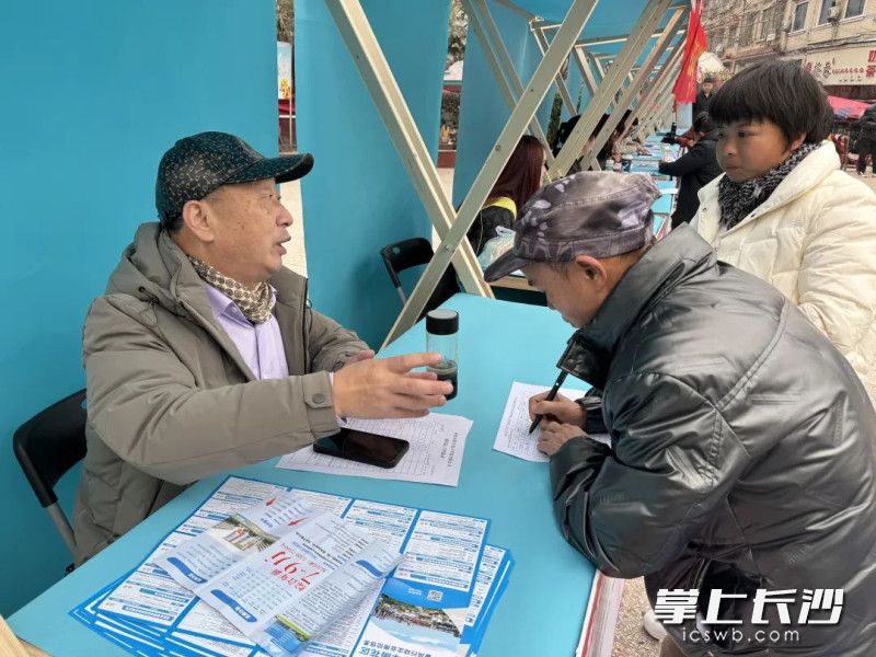 小分队带来的岗位涵盖新能源汽车及零部件、生物医药、快递物流、建筑装饰等多个雨花区重点产业领域。
