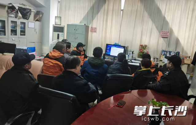 组织观看天心区安全生产2025年“开工第一课讲安全”线上直播课。