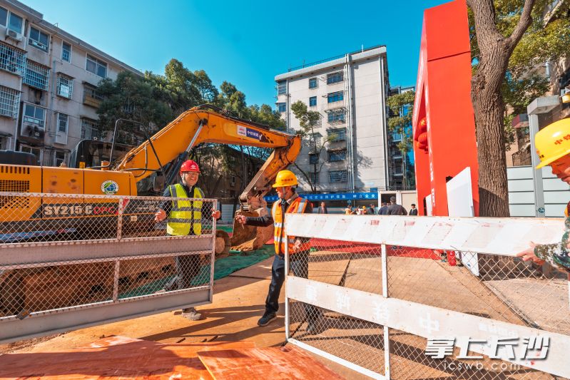 雨花区侯家塘街道湘农桥社区二区9栋重建项目今日动工，是全市首个危房拆除重建全过程代办代建项目。