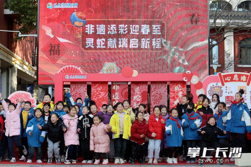 新学期新开始，非遗添彩助同学们拥有一个好心情。