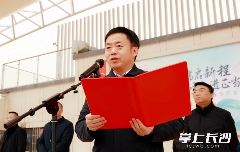 刘宇希望全校学生今后都能与世界平等对视。