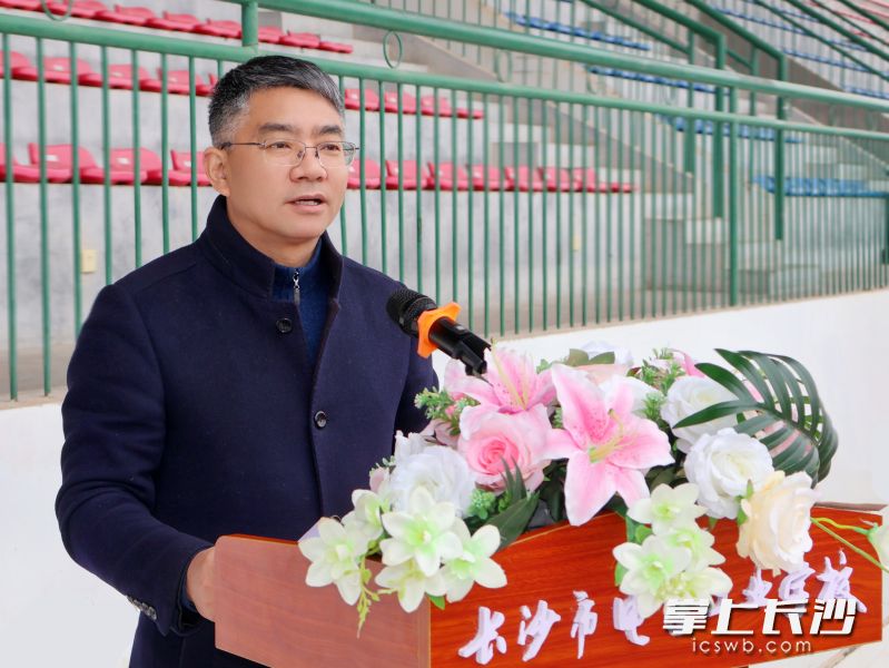 长沙市电子工业学校校长刘永红。