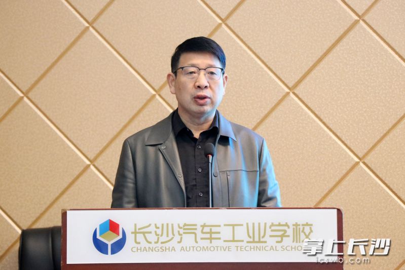 长沙汽车工业学校校长赵忠科。