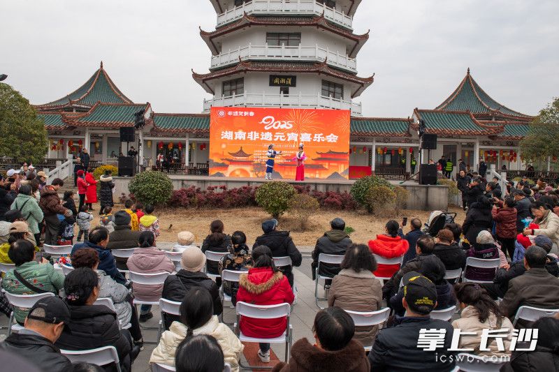 11日，“非遗贺新春——2025年湖南非遗元宵喜乐会”在烈士公园启动。 均为长沙晚报全媒体记者黄启晴摄