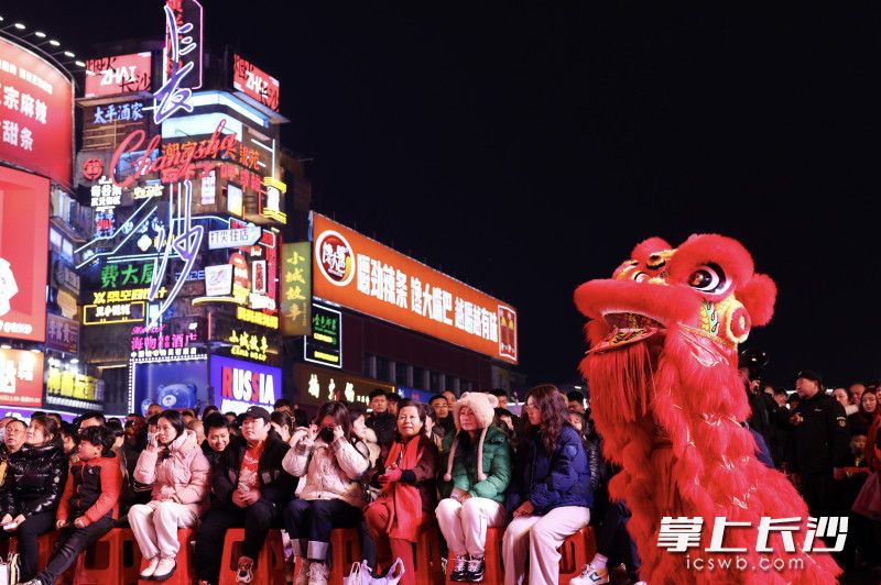 舞狮表演。 均为长沙晚报全媒体记者余劭劼摄