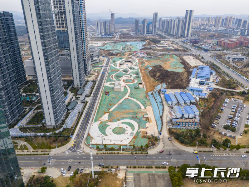 梅溪湖超级中轴建设现场。均为长沙晚报通讯员胡翔供图
