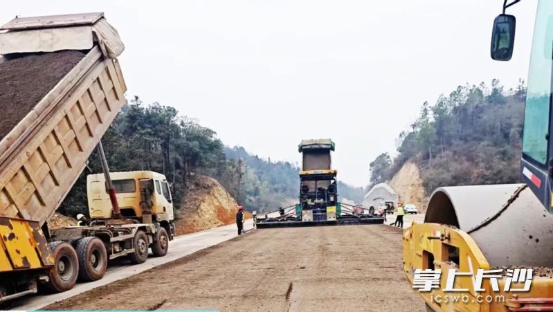 道路建设现场。