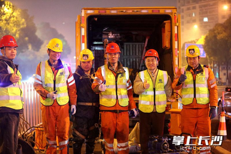 “夜行者”们为自己点赞。