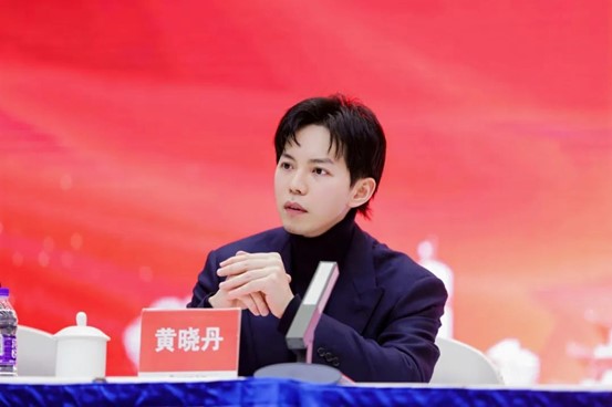 万家丽集团总经理黄晓丹致欢迎辞