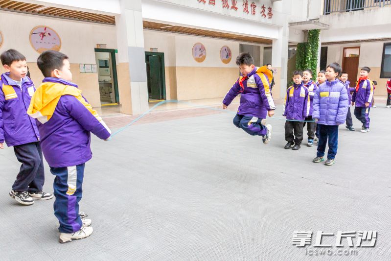因地制宜地精心设计各种活动。
