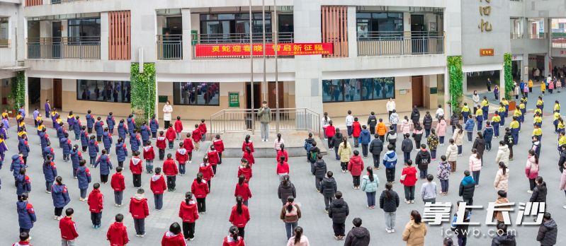 全校的阳光大课间。
