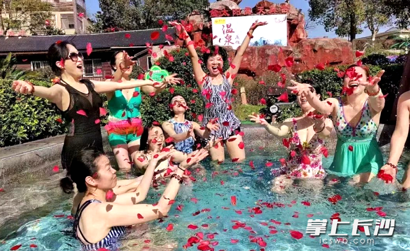 花香泡池让你身心飞扬。