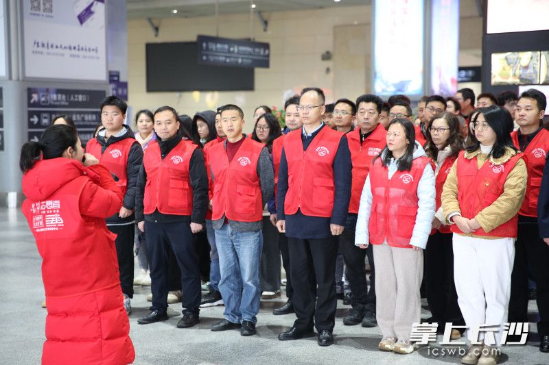 志愿者们现场集结。