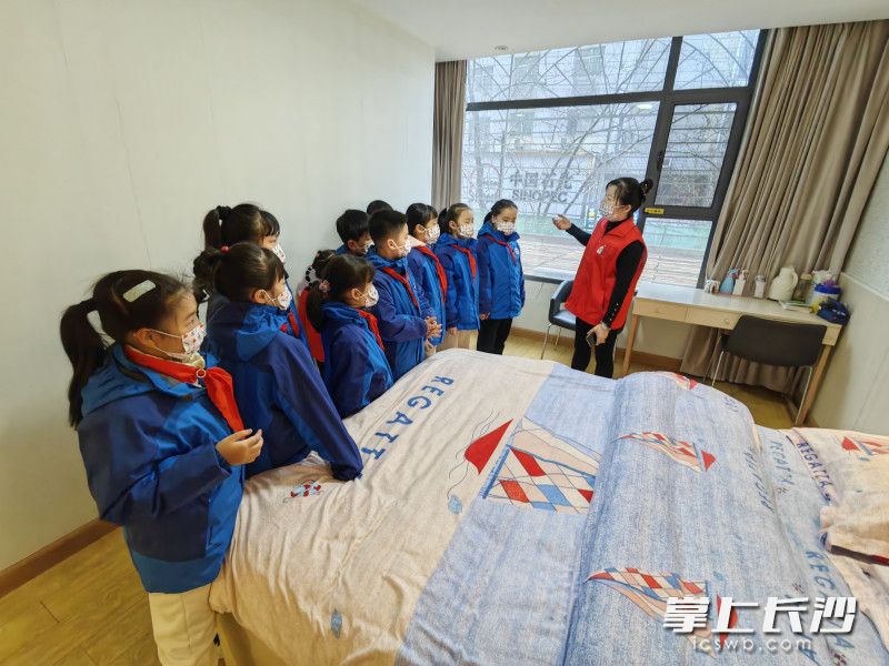 孩子们参观湖南麦当劳叔叔之家。