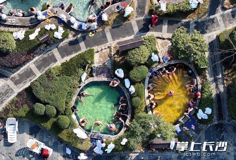 金太阳温泉农庄温泉泡池区。