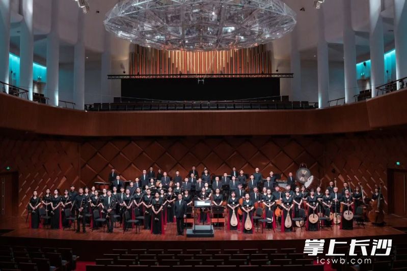 湖南民族乐团演出照。李自健美术馆 供图